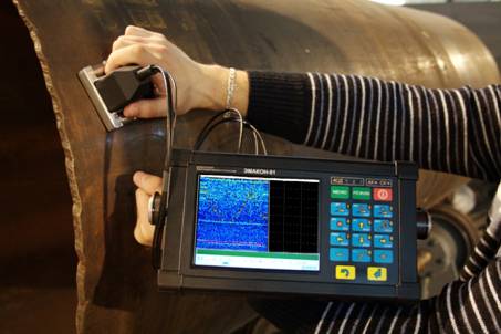 Проведение контроля тела трубы универсальным ЭМА дефектоскопом EMACON-01